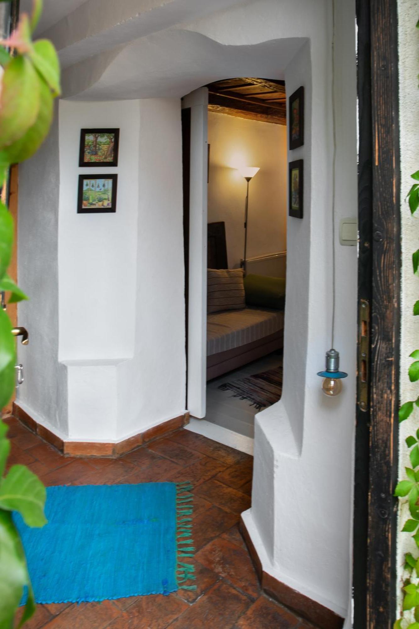 Bike House - 250-Year-Old Restored House In A Quiet Area Braşov Esterno foto