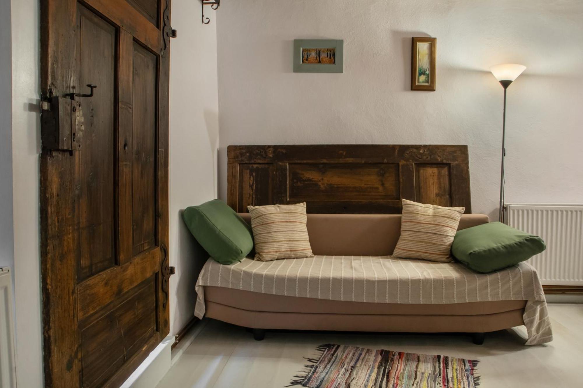 Bike House - 250-Year-Old Restored House In A Quiet Area Braşov Esterno foto