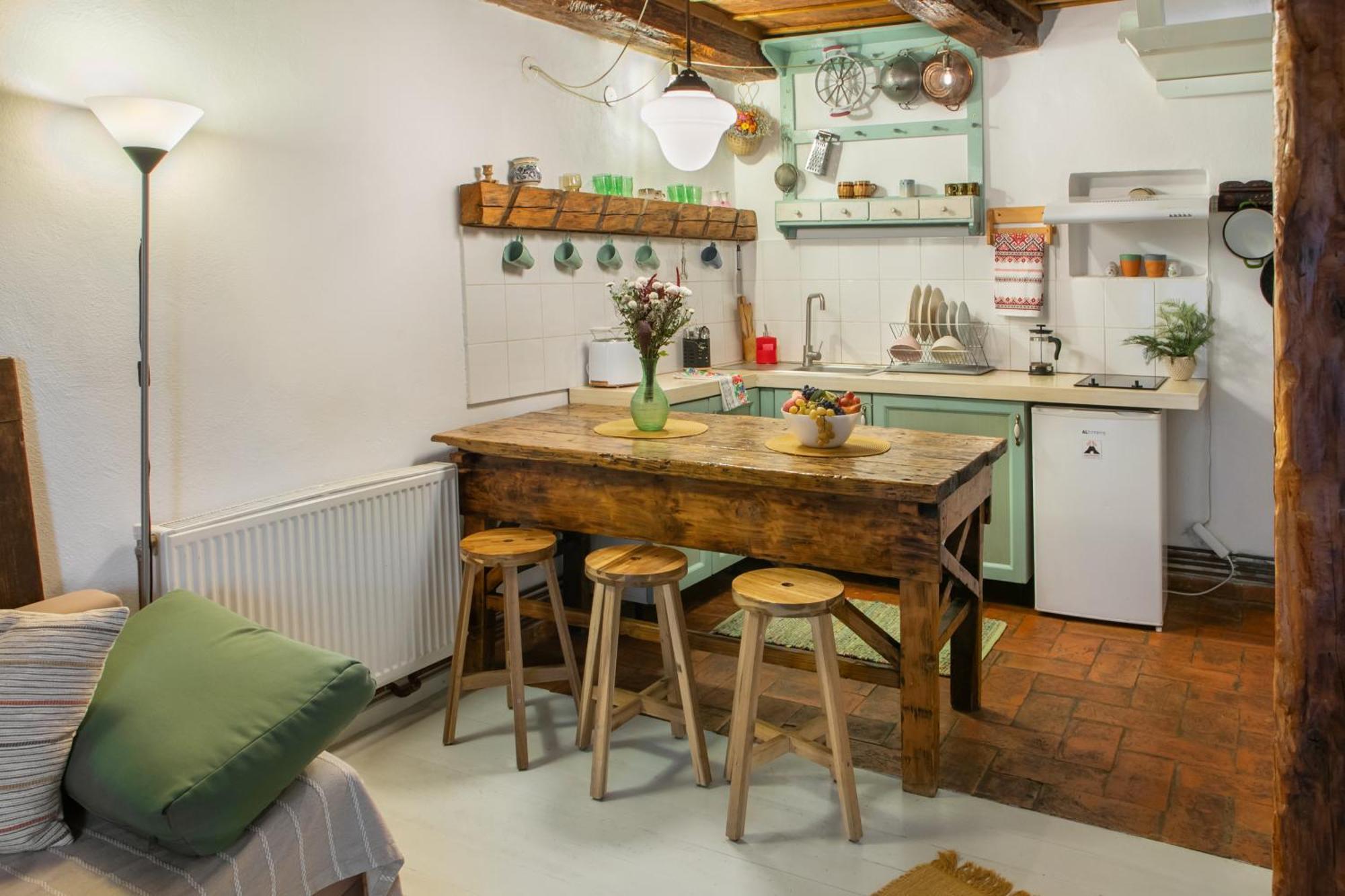 Bike House - 250-Year-Old Restored House In A Quiet Area Braşov Esterno foto