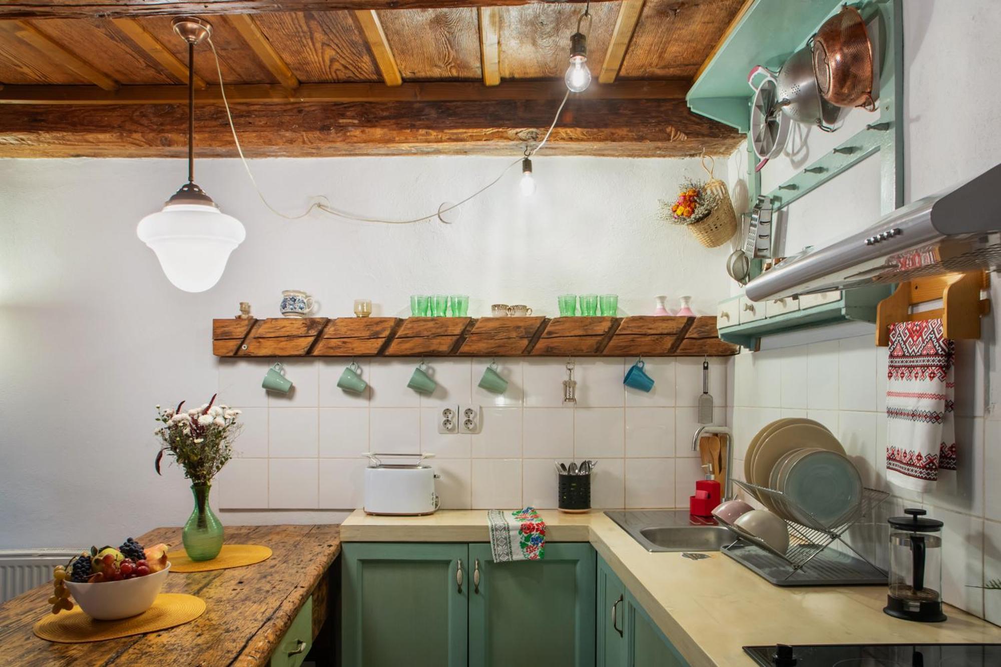 Bike House - 250-Year-Old Restored House In A Quiet Area Braşov Esterno foto