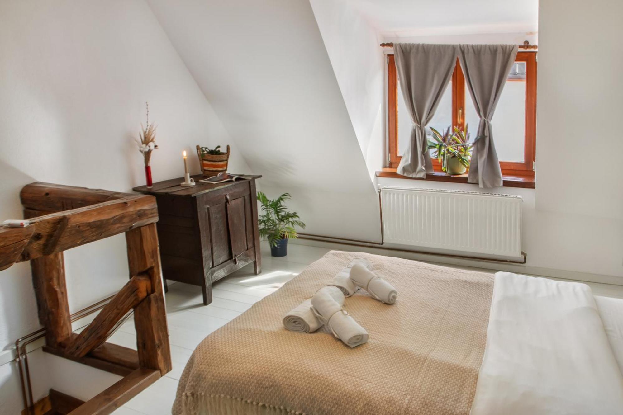 Bike House - 250-Year-Old Restored House In A Quiet Area Braşov Esterno foto