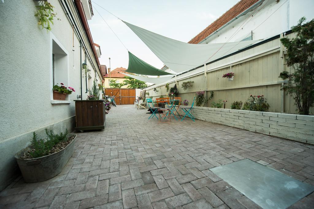 Bike House - 250-Year-Old Restored House In A Quiet Area Braşov Esterno foto