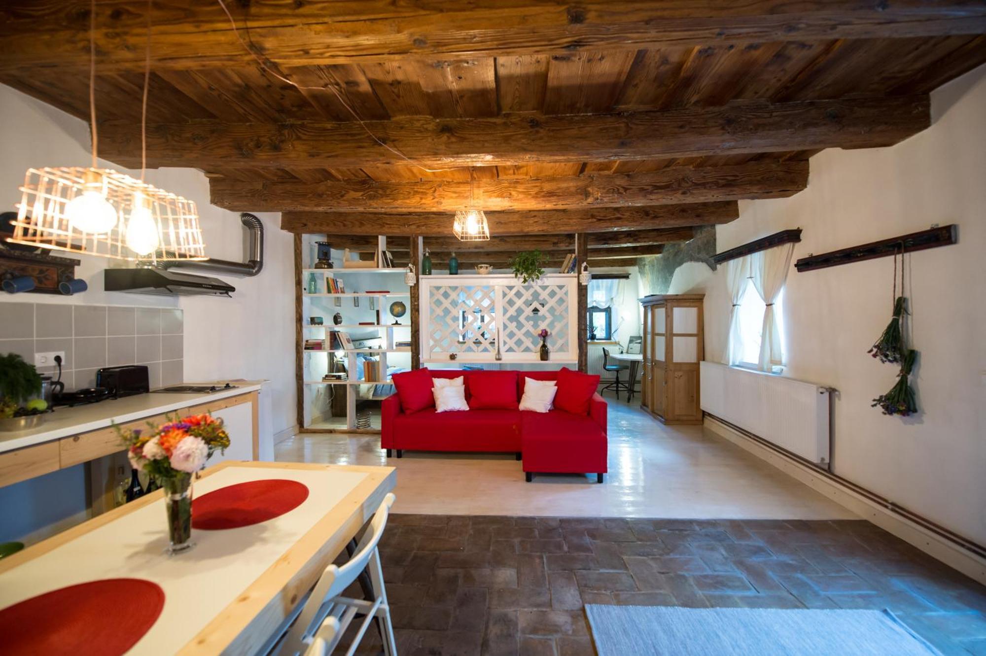 Bike House - 250-Year-Old Restored House In A Quiet Area Braşov Esterno foto